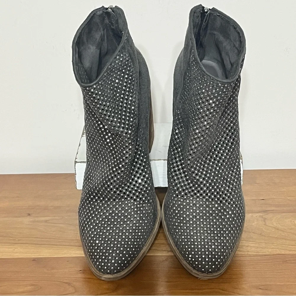 Madden Girl Mocha Gray and Silver Ankle Boots Size 9M Block Heel Y2K Perforated‎